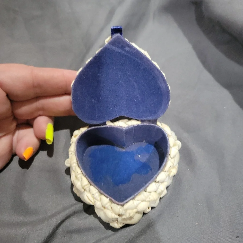 Vintage Handmade Seashell Jewelry Trinket Box Lined Heart